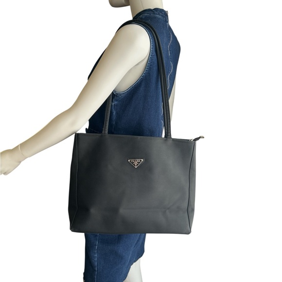 Elegant Black Tote Bag - Picture 3 of 17